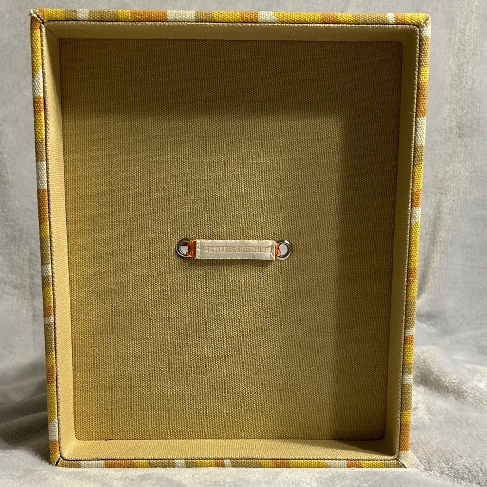 Victoria’s Secret Retro Wave Pattern Box with Ribbon (EMPTY) - Picture 6 of 11